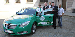Diskutierten beim Tag des Handwerks über Handwerk 2.0 (v.l.n.r.): Claus Böbel von der Metzgerei Böbel, Wirtschaftsminister Martin Zeil, Tim-Olaf Sülzer von Rixen Cableways, BHT-Präsident Heinrich Traublinger, MdL a. D. und Christian Balletshofer von der Bäckerei-Konditorei Balletshofer Diskutierten beim Tag des Handwerks über Handwerk 2.0 (v.l.n.r.): Claus Böbel von der Metzgerei Böbel, Wirtschaftsminister Martin Zeil, Tim-Olaf Sülzer von Rixen Cableways, BHT-Präsident Heinrich Traublinger, MdL a. D. und Christian Balletshofer von der Bäckerei-Konditorei Balletshofer