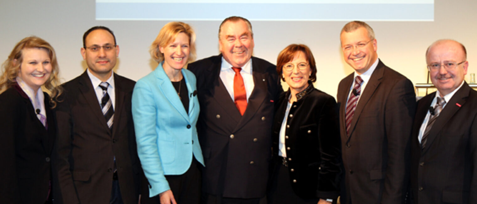 Beim BHT-Symposium (v.l.n.r.): Nadja Hirsch, MdEP, Ismail Ertug, MdEP, Dr. Angelika Niebler, MdEP, BHT-Präsident Heinrich Traublinger, MdL a. D., Bayerns Europaministerin Emilia Müller, Markus Ferber, MdEP, und BHT-Hauptgeschäftsführer Dr. Lothar Semper. Beim BHT-Symposium (v.l.n.r.): Nadja Hirsch, MdEP, Ismail Ertug, MdEP, Dr. Angelika Niebler, MdEP, BHT-Präsident Heinrich Traublinger, MdL a. D., Bayerns Europaministerin Emilia Müller, Markus Ferber, MdEP, und BHT-Hauptgeschäftsführer Dr. Lothar Semper.