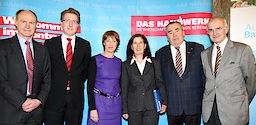 Prof. Dr. Helmut Köhler von der Ludwig-Maximilians-Universität München, Prof. Dr. Carsten Herresthal von der Universität Regensburg, Ursula Heller vom Bayerischen Fernsehen, Dr. Claudia Moser von der Europäischen Kommission, Heinrich Traublinger, MdL a. D., Präsident des Bayerischen Handwerkstages und Ministerialdirektor Dr. Walter Schön vom Staatsministerium der Justiz und für Verbraucherschutz Prof. Dr. Helmut Köhler von der Ludwig-Maximilians-Universität München, Prof. Dr. Carsten Herresthal von der Universität Regensburg, Ursula Heller vom Bayerischen Fernsehen, Dr. Claudia Moser von der Europäischen Kommission, Heinrich Traublinger, MdL a. D., Präsident des Bayerischen Handwerkstages und Ministerialdirektor Dr. Walter Schön vom Staatsministerium der Justiz und für Verbraucherschutz