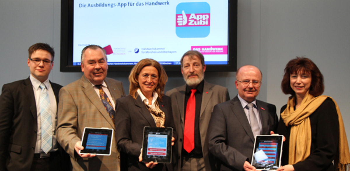 Entwickler Danilo Bürger, Kammerpräsident Heinrich Traublinger, MdL a. D., Prodekanin Prof. Dr. Ingrid Huber-Jahn, Hochschul-Präsident Prof. Dr. Michael Kortstock, Hauptgeschäftsführer Dr. Lothar Semper und Prodekanin Prof. Dr. Claudia Eckstaller präsentierten auf der Internationalen Handwerksmesse in München die neue AppZubi. Entwickler Danilo Bürger, Kammerpräsident Heinrich Traublinger, MdL a. D., Prodekanin Prof. Dr. Ingrid Huber-Jahn, Hochschul-Präsident Prof. Dr. Michael Kortstock, Hauptgeschäftsführer Dr. Lothar Semper und Prodekanin Prof. Dr. Claudia Eckstaller präsentierten auf der Internationalen Handwerksmesse in München die neue AppZubi.