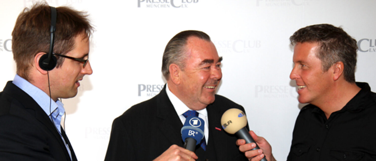 Präsident Traublinger im Interview mit dem BR-Redakteur Karsten Böhne (links) und mbw-Redakteur Alexander Tauscher (rechts) Präsident Traublinger im Interview mit dem BR-Redakteur Karsten Böhne (links) und mbw-Redakteur Alexander Tauscher (rechts)
