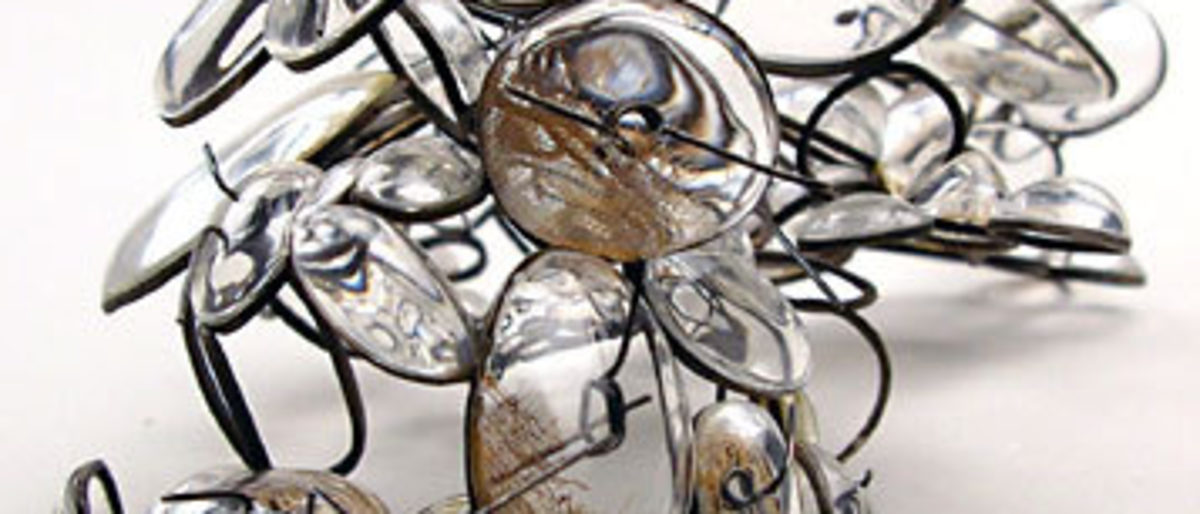 Brosche/brooch, 2005 Inkyoung HwangKorea/CoreaBrosche/brooch, 2005Silber, PlastikSilver, plastic9 x 12 cm