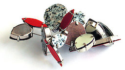Florian WeichsbergerDeutschland/GermanyBrosche/brooch, 2005Messing vernickelt, LaminatNickel-plated brass, laminate8x4x3 cm