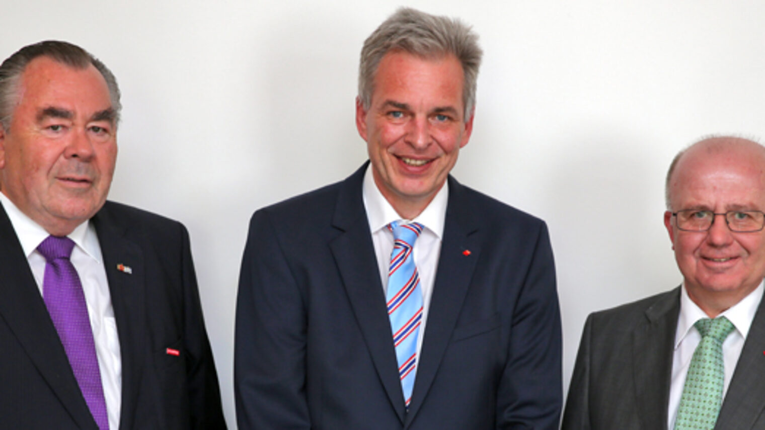 BHT-Präsident Heinrich Traublinger, MdL a. D. (links) und Hauptgeschäftsführer Dr. Lothar Semper (rechts) mit dem Vorsitzender des DGB Bayern, Matthias Jena (Mitte)